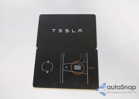 2024 Tesla Model Y Long Range Dual Motor All-Wheel Drive z USA, uszkodzony, nr VIN 7SAYGDEE1RF033066